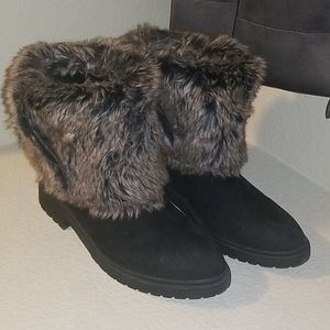 Faux fur lined boots